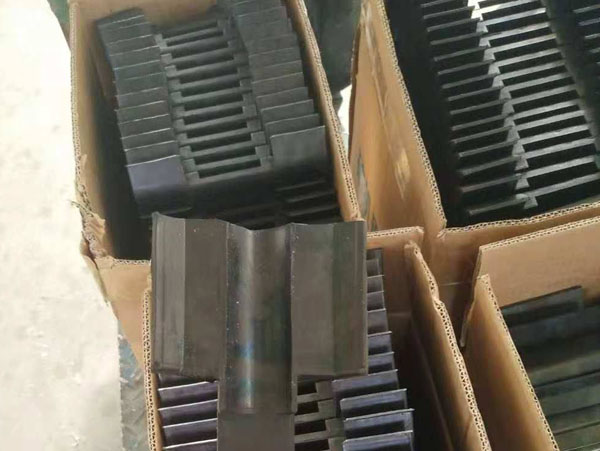 猴车抱索器衬皮-济宁卓力工矿 